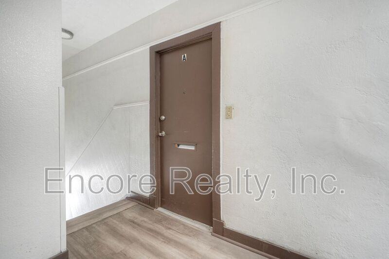 303 3rd Ave #A - Photo 5 of 30