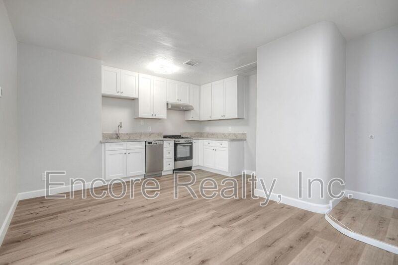 303 3rd Ave #A - Photo 7 of 30