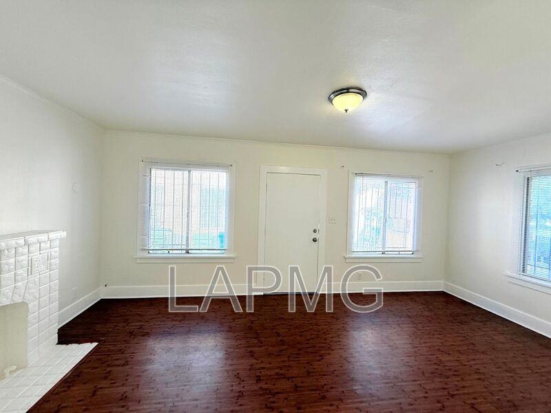 2316 1/2 E 3rd St - Photo 4 of 15