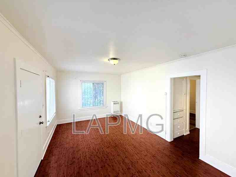 2316 1/2 E 3rd St - Photo 5 of 15