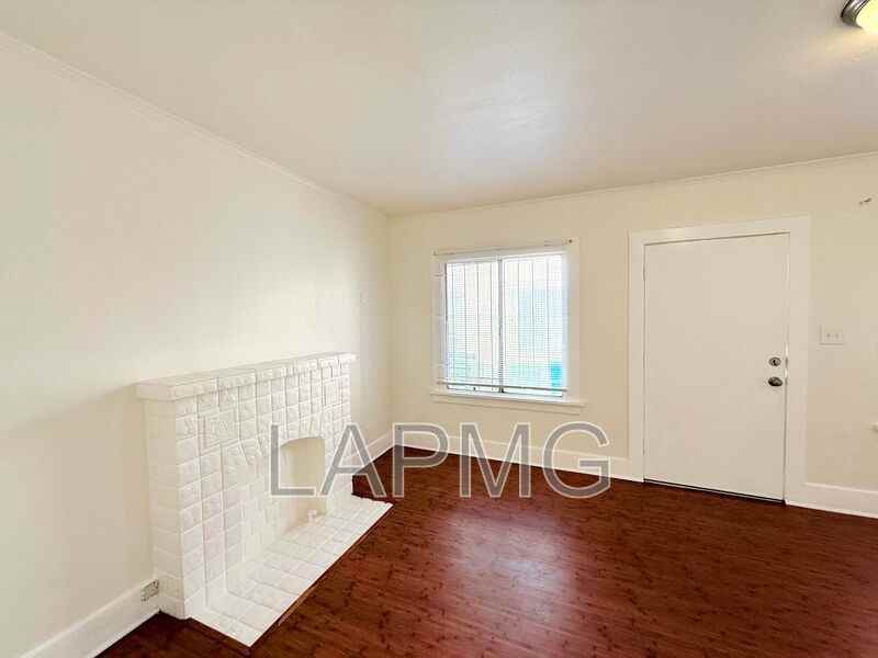 2316 1/2 E 3rd St - Photo 6 of 15