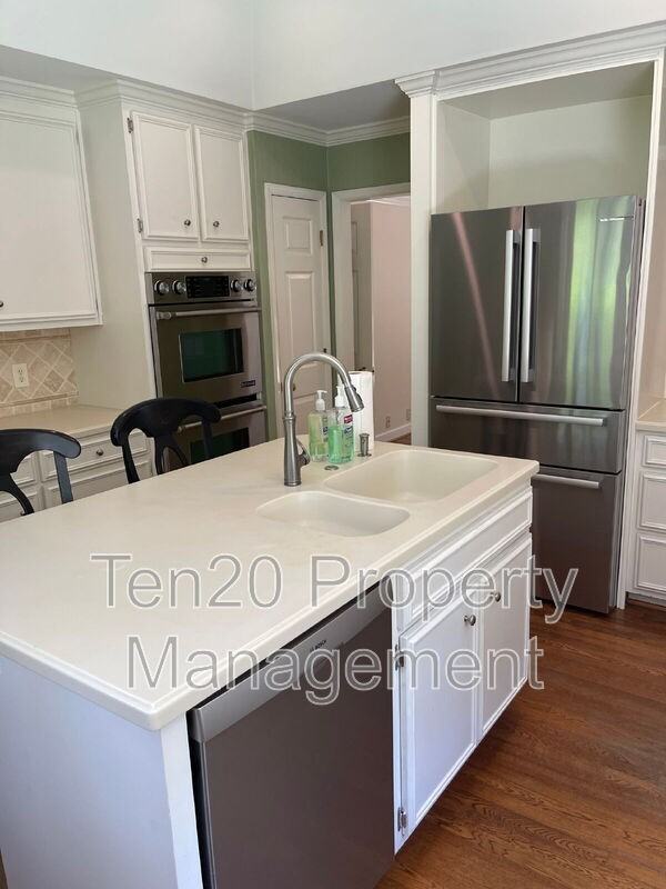 1544 Glencoe Drive - Photo 7 of 50