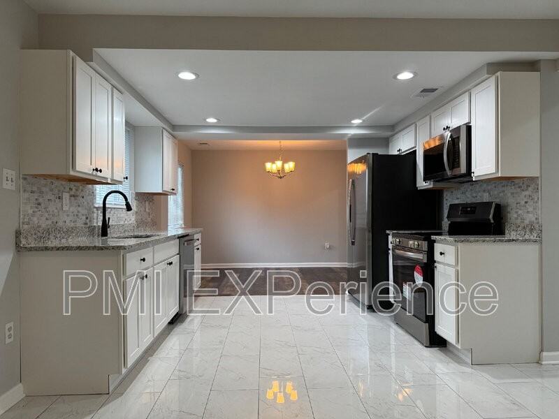 9806 Ambler Lane - Photo 5 of 35