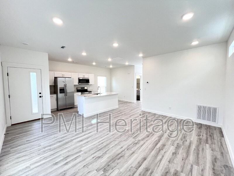 841 Reading Railroad Lane - Photo 4 of 16