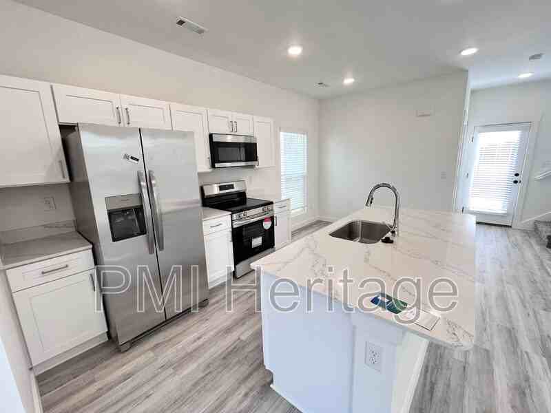 841 Reading Railroad Lane - Photo 6 of 16