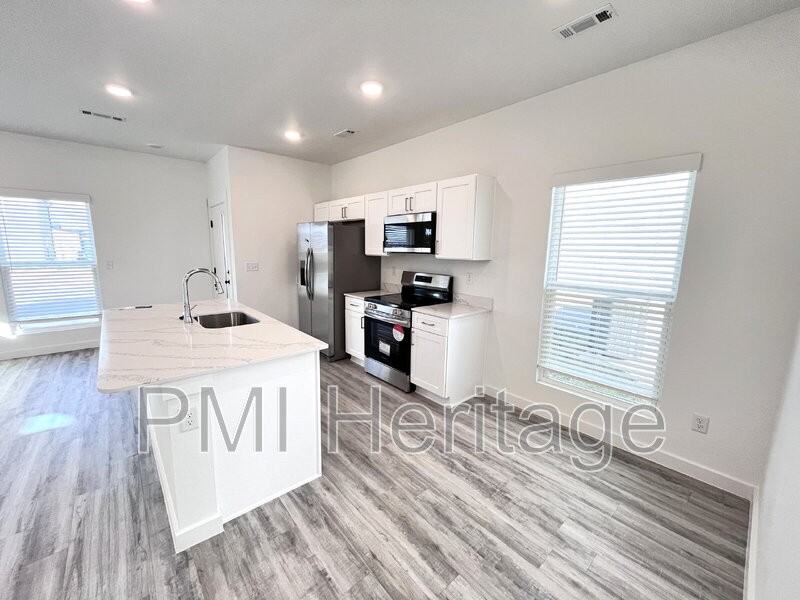 841 Reading Railroad Lane - Photo 7 of 16