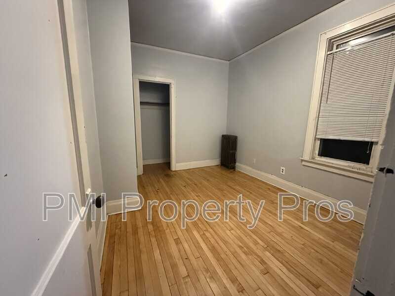 912A S 21st St - Photo 2 of 4