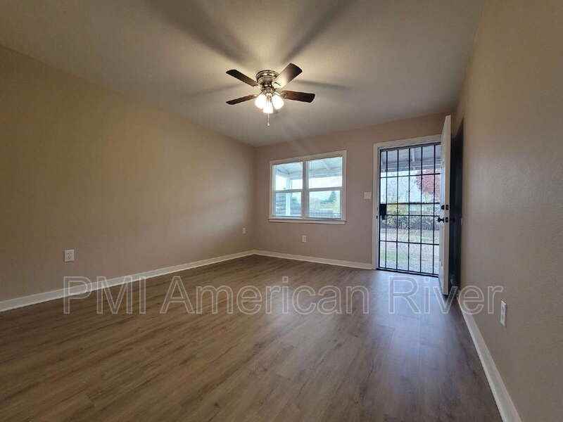 3932 Jasmine Street - Photo 4 of 17