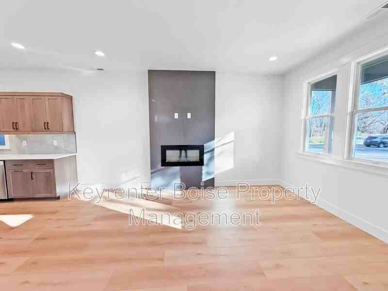 618 East Krall Street - Photo 3 of 21