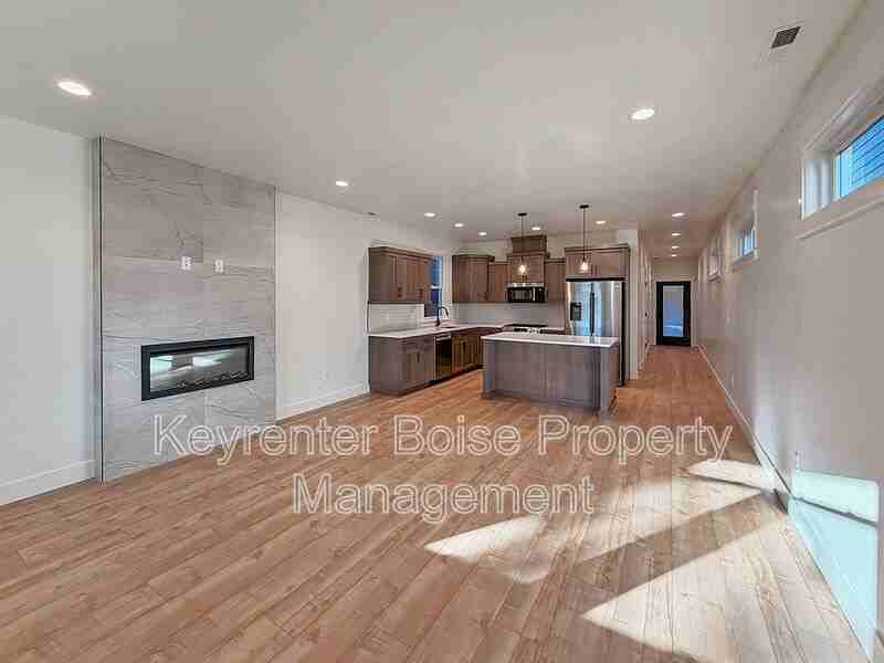 622 E Krall St - Photo 2 of 18