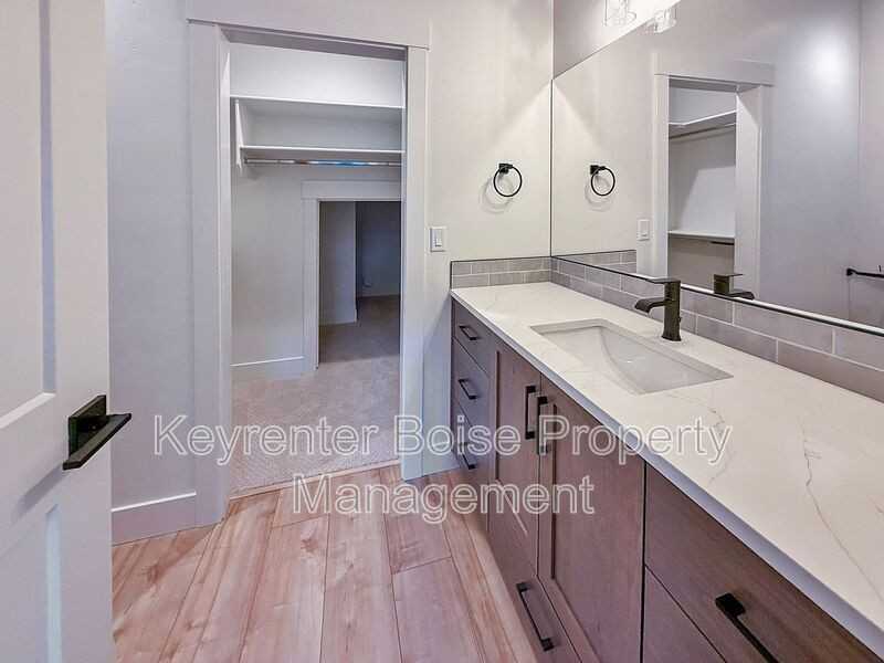 622 E Krall St - Photo 7 of 18