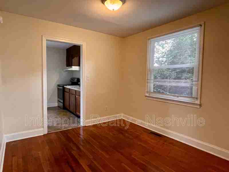 1003 39th Ave N - Photo 3 of 11