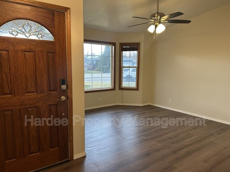 2254 North Zircon Avenue - Photo 5 of 26