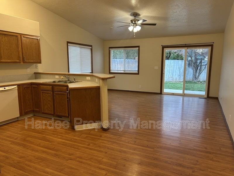 2254 North Zircon Avenue - Photo 7 of 26