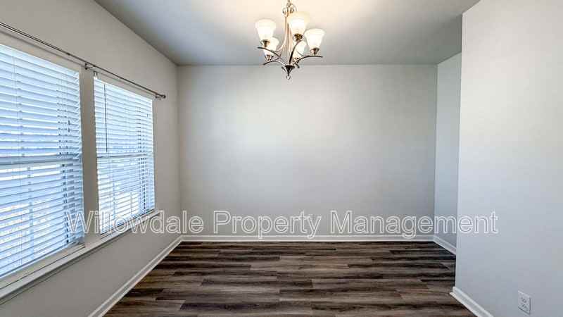 993 Deaton Dr - Photo 4 of 36