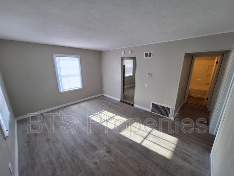 1627 North Valley Avenue - Photo 3 of 13