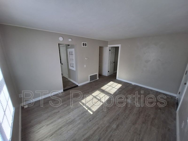 1627 North Valley Avenue - Photo 4 of 13