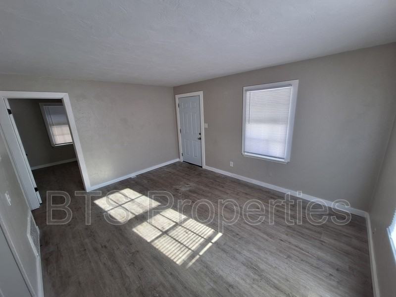 1627 North Valley Avenue - Photo 5 of 13