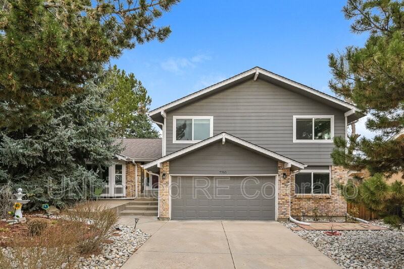 7705 S Pontiac Ct - Photo 2 of 17