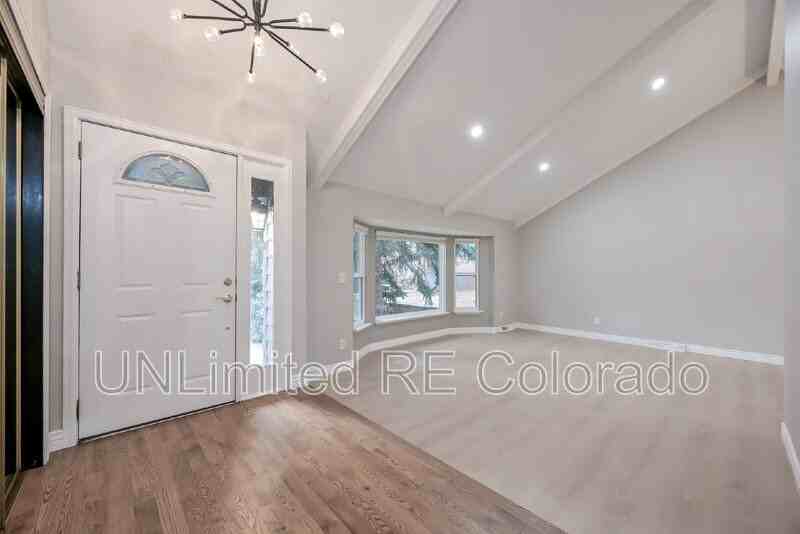 7705 S Pontiac Ct - Photo 3 of 17