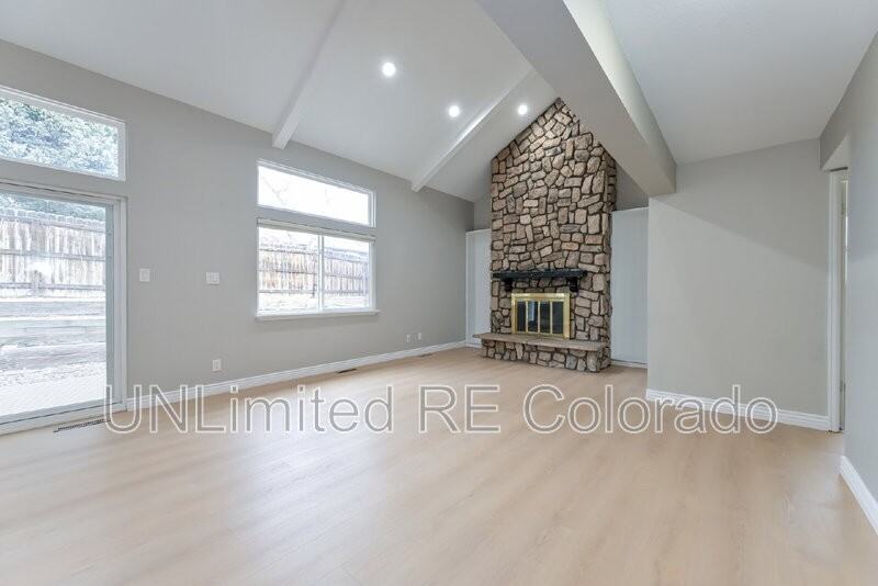 7705 S Pontiac Ct - Photo 6 of 17