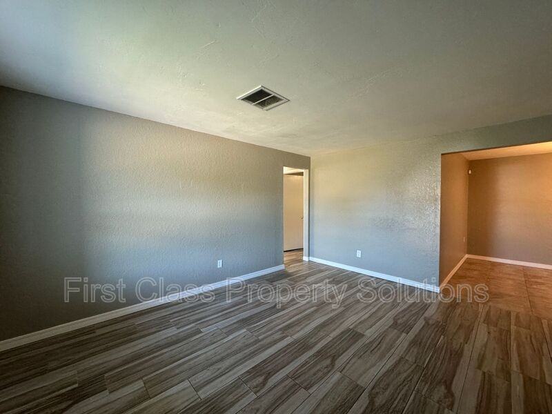 3524 Hillside Drive - Photo 5 of 29