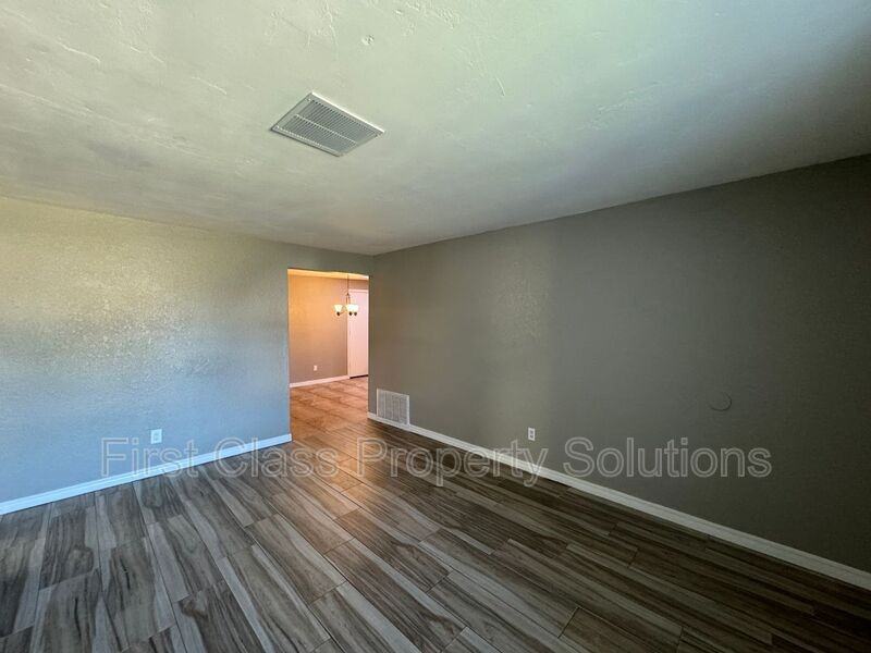 3524 Hillside Drive - Photo 6 of 29