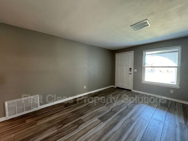 3524 Hillside Drive - Photo 7 of 29