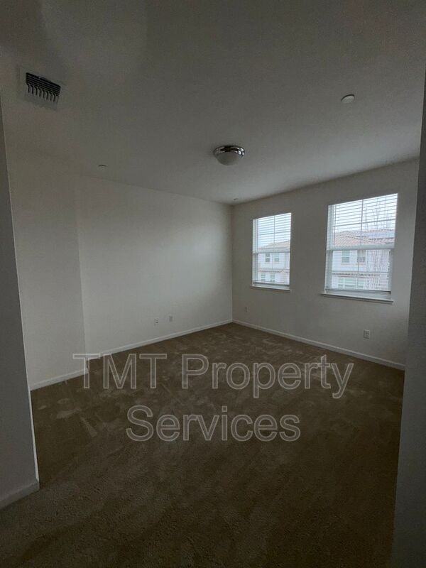 4478 Louvre Lane - Photo 3 of 5