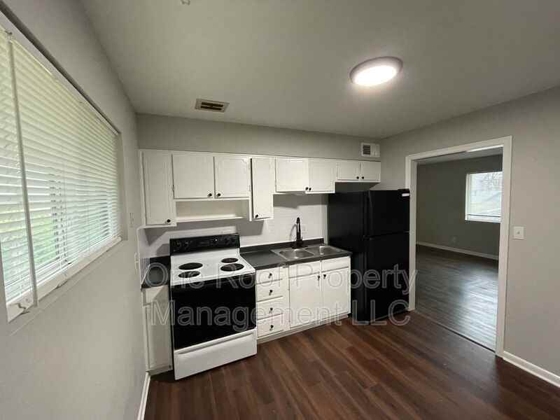 636 North 31st Street #D - Photo 2 of 8