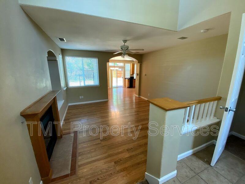 8823 Ocean Breeze Court - Photo 3 of 20