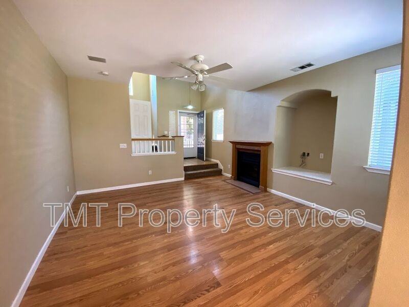 8823 Ocean Breeze Court - Photo 4 of 20