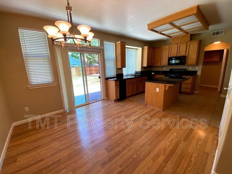 8823 Ocean Breeze Court - Photo 5 of 20