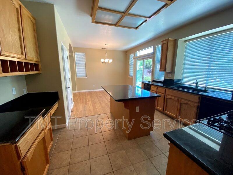 8823 Ocean Breeze Court - Photo 6 of 20