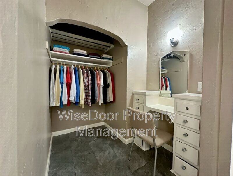 1030 Leonard Ave #3 - Photo 4 of 18