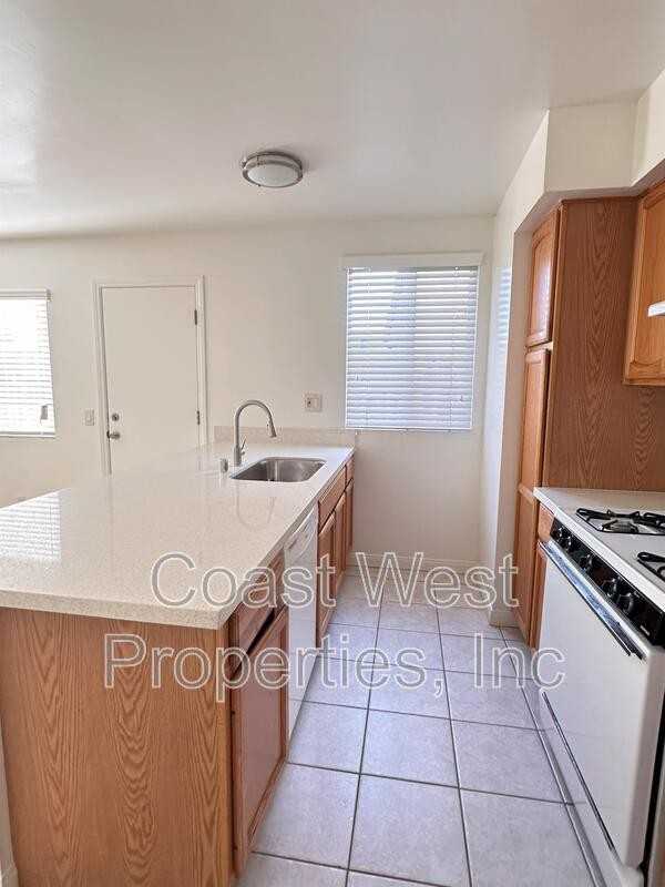 965 Laguna Drive - Photo 4 of 19