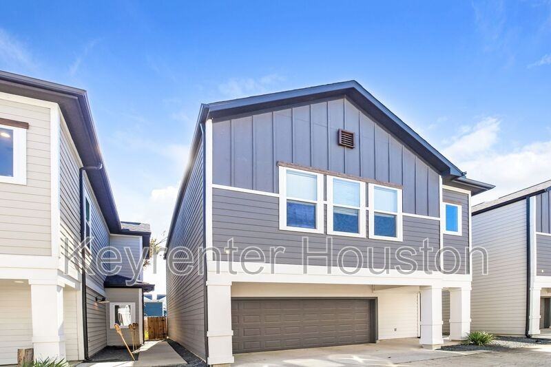 2514 Terry Street - Photo 3 of 15