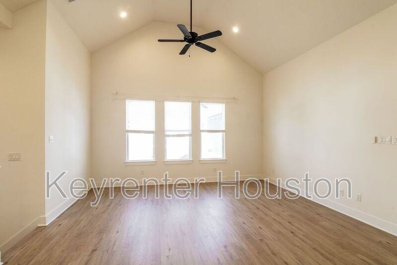 2514 Terry Street - Photo 5 of 15