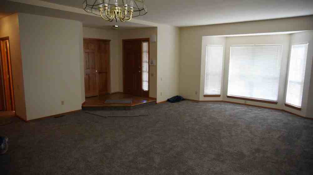 10113 Irving St - Photo 3 of 11