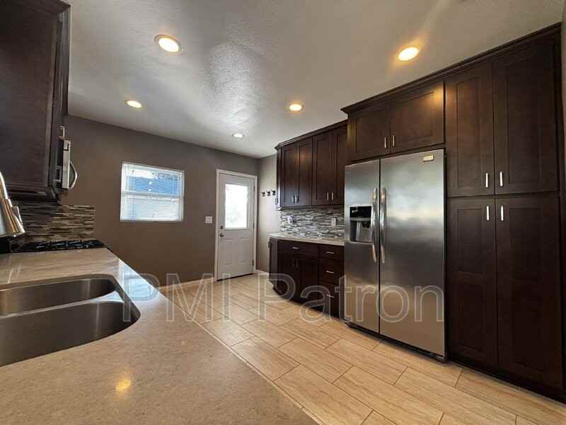 2830 Harvey Way - Photo 7 of 21