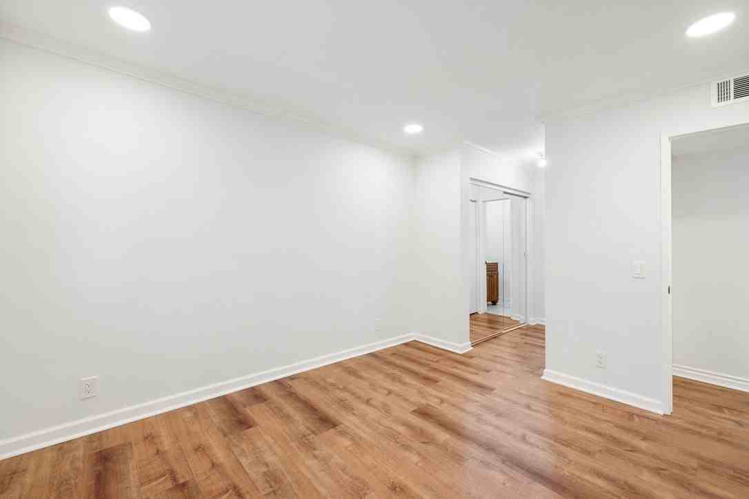 1346 East Hillcrest Drive ##49 - Photo 2 of 25