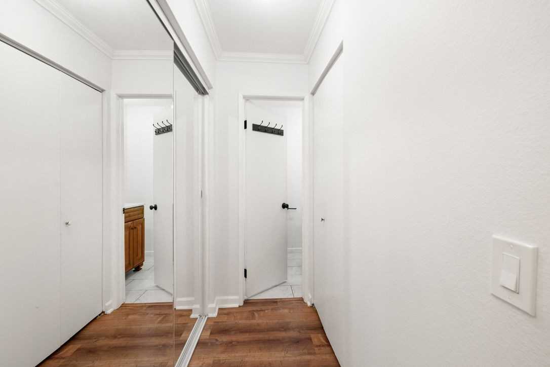 1346 East Hillcrest Drive ##49 - Photo 3 of 25