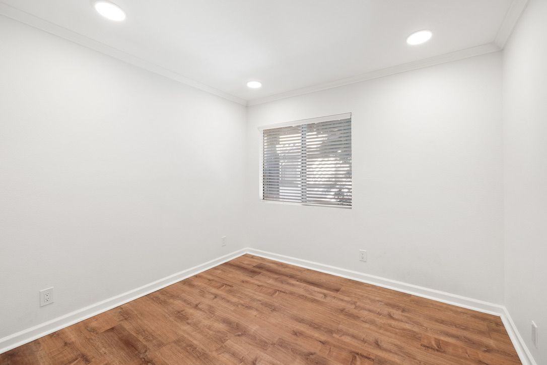 1346 East Hillcrest Drive ##49 - Photo 5 of 25