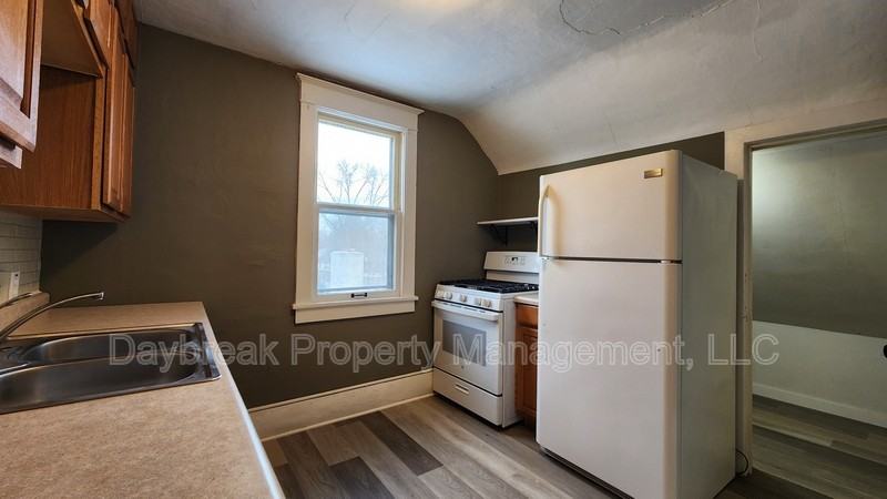 1228 10th St N - Photo 5 of 13