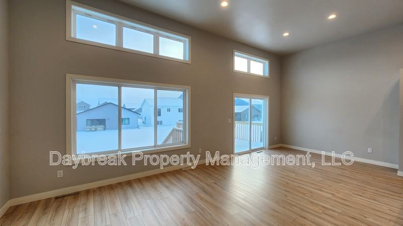 6728 66th Ave S - Photo 2 of 35