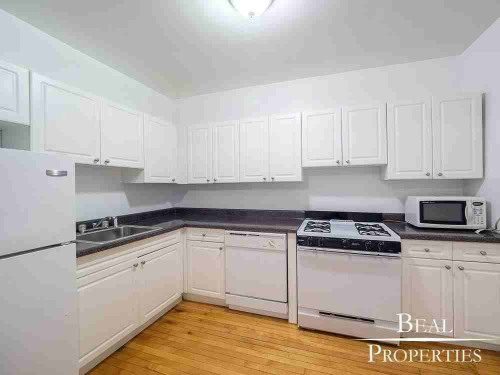 347 Park Place - Photo 4 of 7