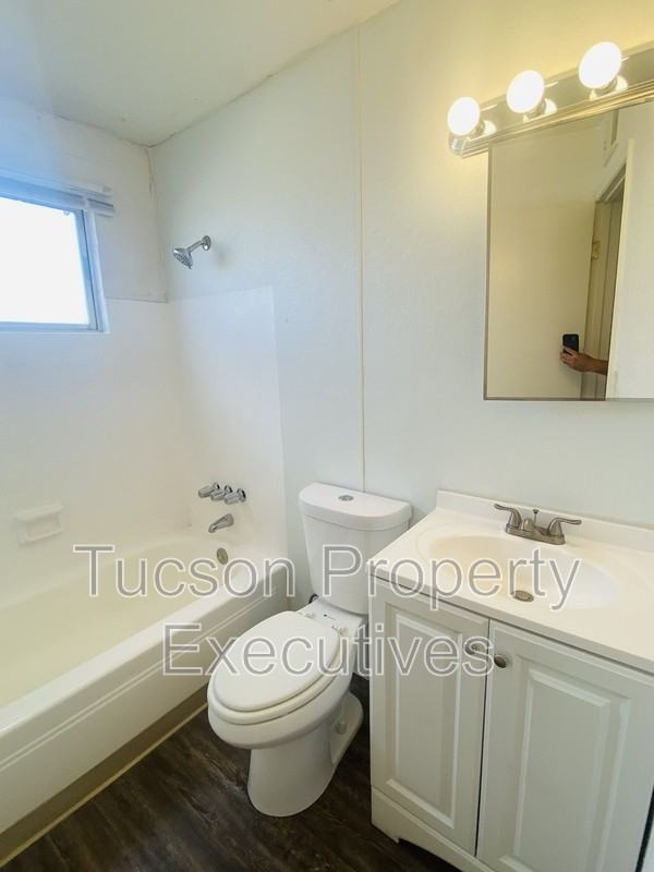 5770 E 10th St - Photo 5 of 27