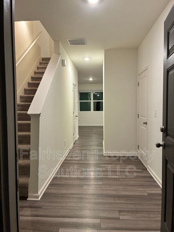 1050 Paddington Dr #1050 - Photo 2 of 30