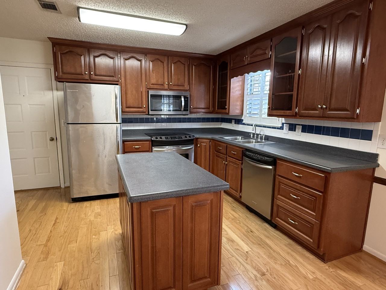 22022 Nelson St - Photo 2 of 15