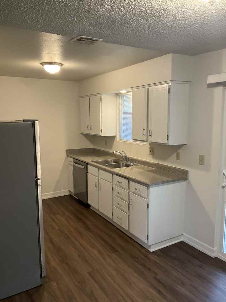 1877 Meadow Gln - Photo 3 of 5